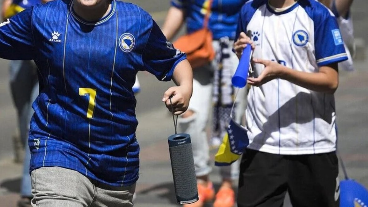 Srebrenitsa'da öğrencilere Bosna Hersek Milli Takımı forması uyarısı