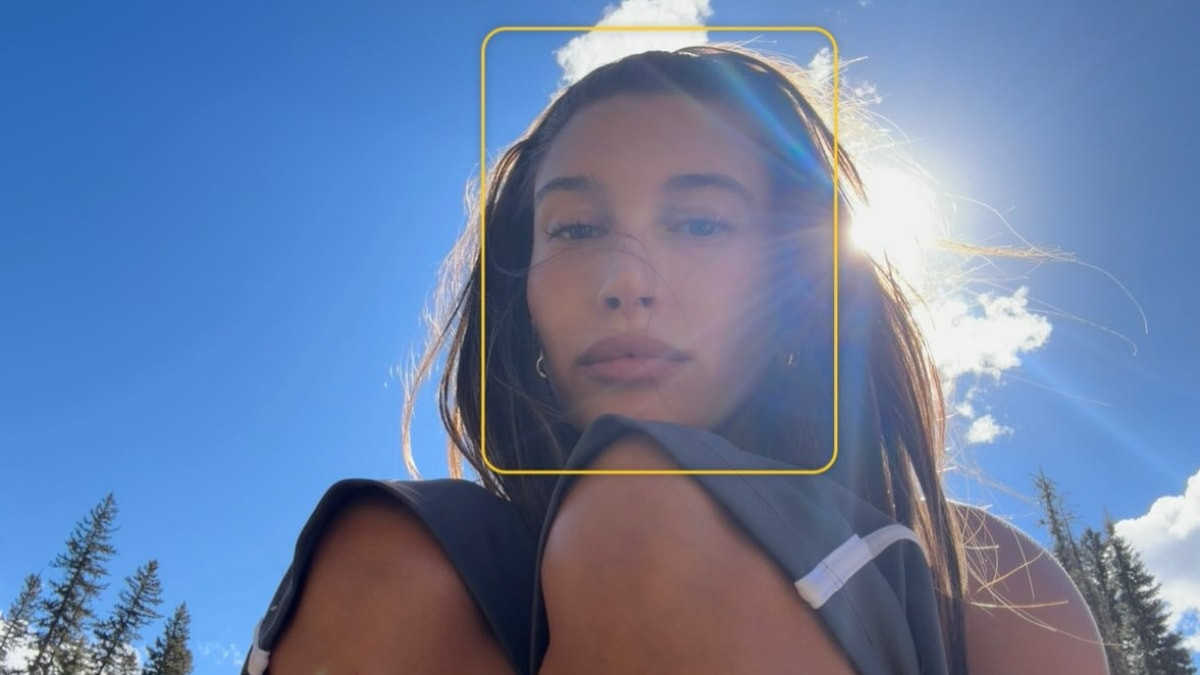 Hailey Bieber, sütyensiz! Dekoltesiyle zor anlar yaşadı