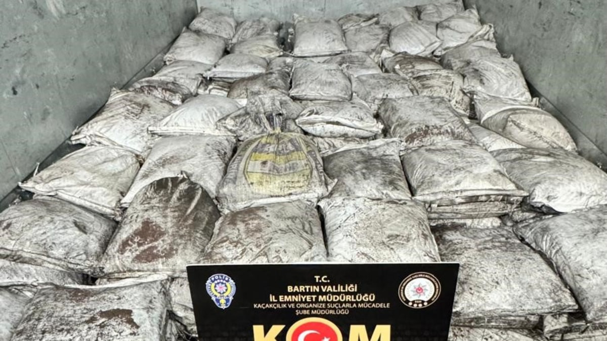 Bartın'da 800 bin dolar değerinde 8 ton titanyum ele geçirildi