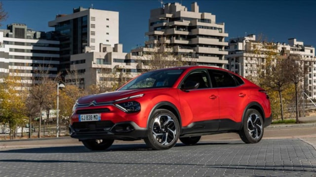 Citroen CEO’su Xavier Chardon, Bursa fabrikasını ziyaret etti