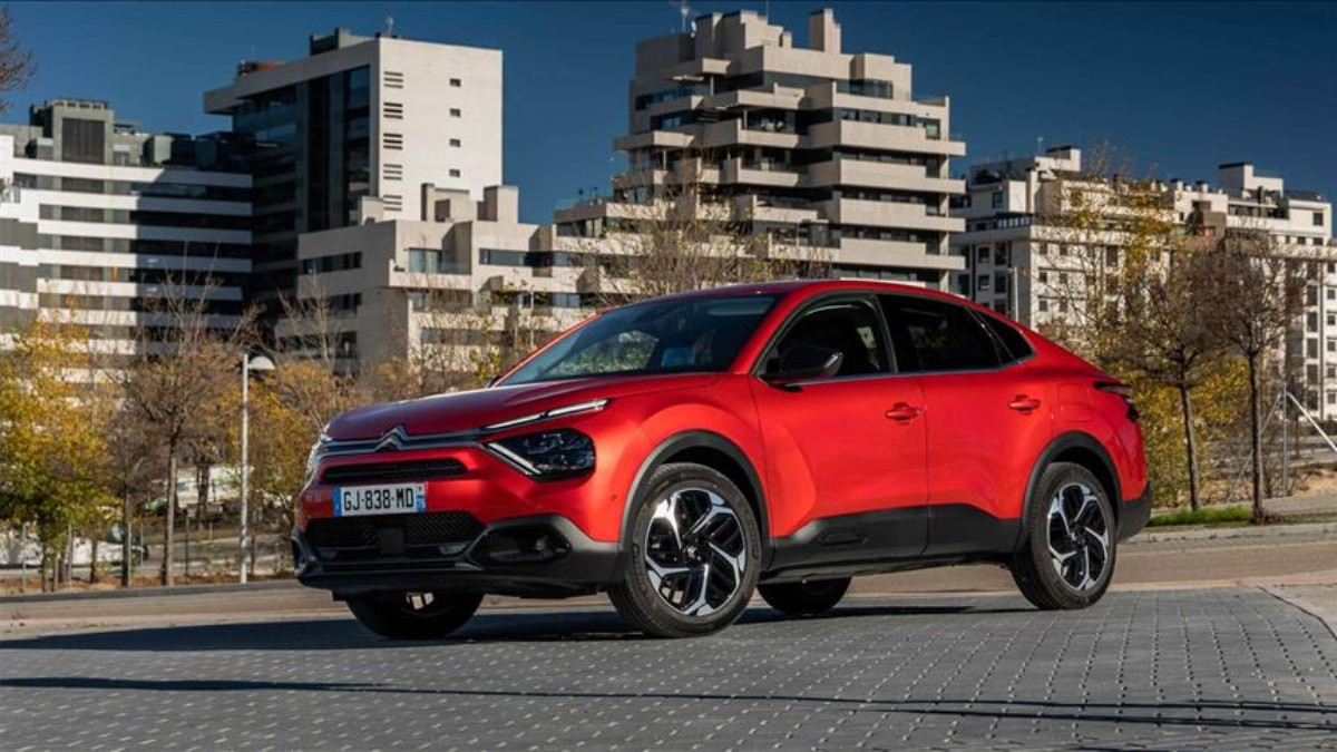 Citroen CEO’su Xavier Chardon, Bursa fabrikasını ziyaret etti