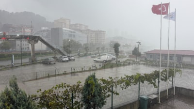 Artvin'de etkili olan rüzgar sonrası dalgalar metrelerce yükseldi