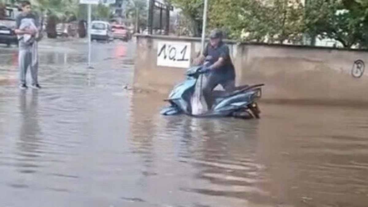 Aydın'da sağanak sonrası yollar göle döndü