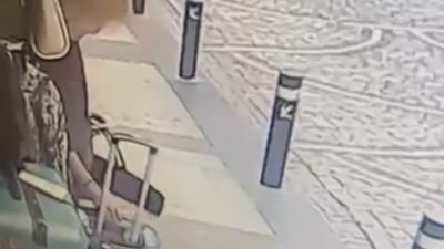 İstanbul'da valiz hırsızlığı kameraya yansıdı