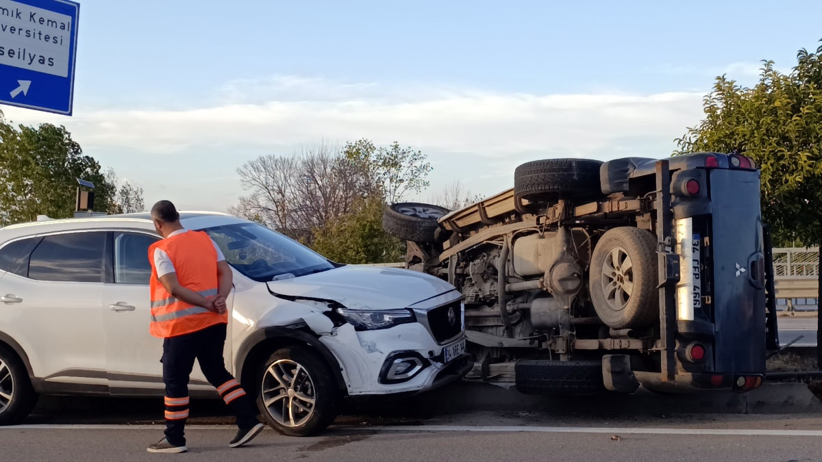 Tekirdağ'da içinde çocukla birlikte kaçırdığı araçla kaza yaptı