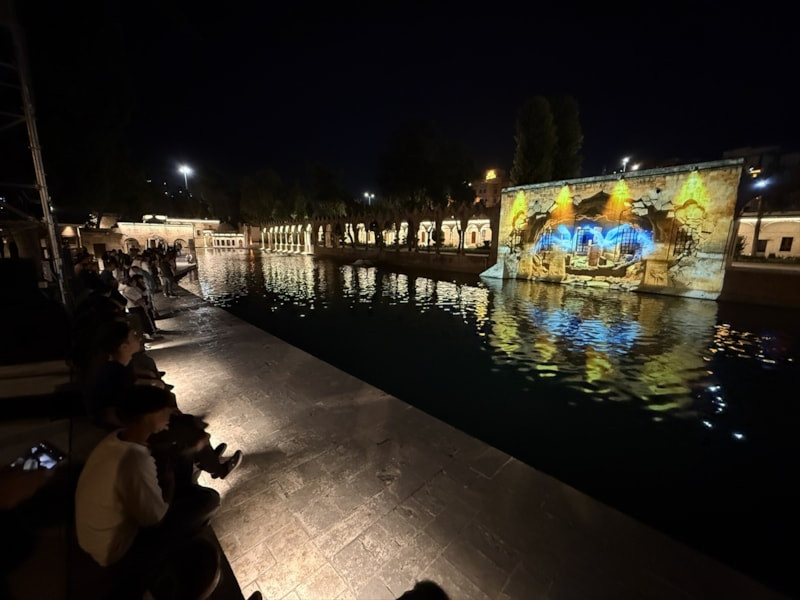 Balıklıgöl'deki Işıkla Ateş Arasında Gösterisi: TEKNOFEST Güneydoğu ile Görsel Şölen