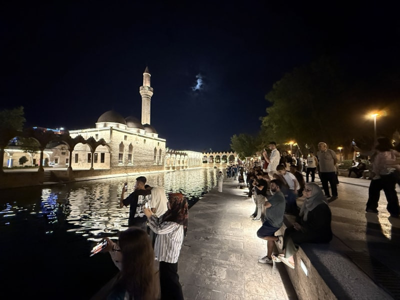 Balıklıgöl'deki Işıkla Ateş Arasında Gösterisi: TEKNOFEST Güneydoğu ile Görsel Şölen