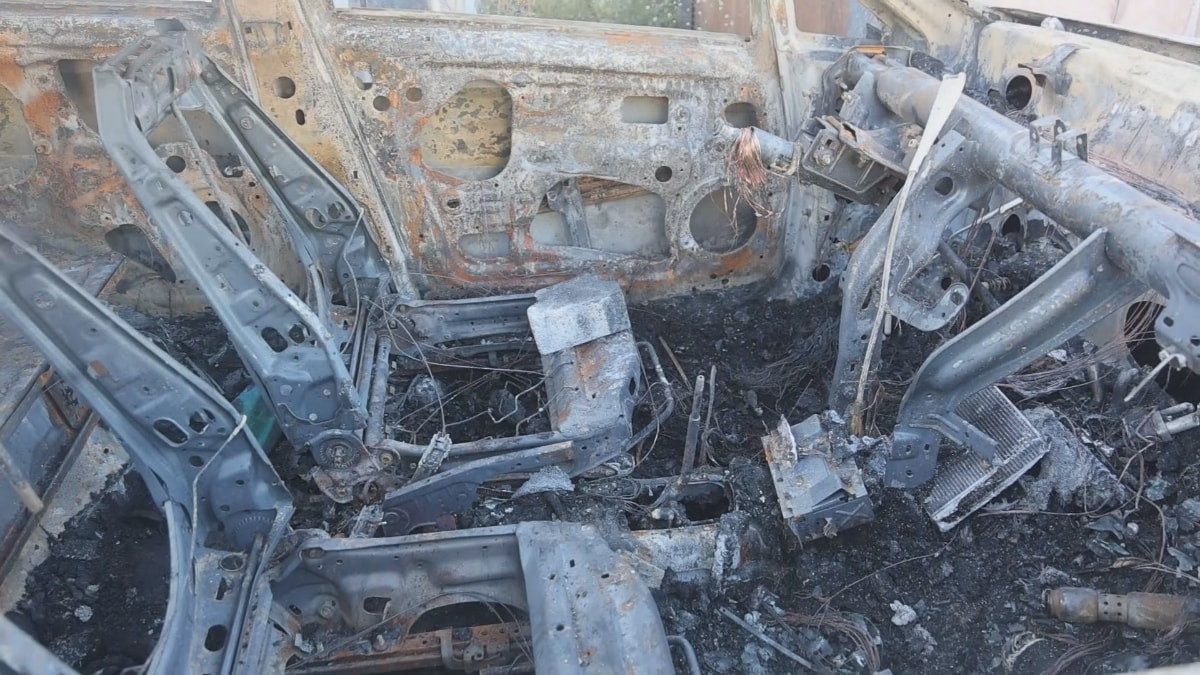 Hatay'da çalamadıkları otomobili yaktılar