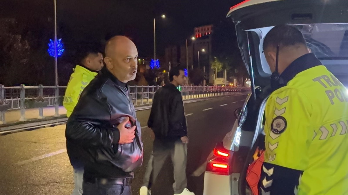Kayseri'de alkollü yakalanan sürücü pes dedirtti: Burada çevirme olmaz
