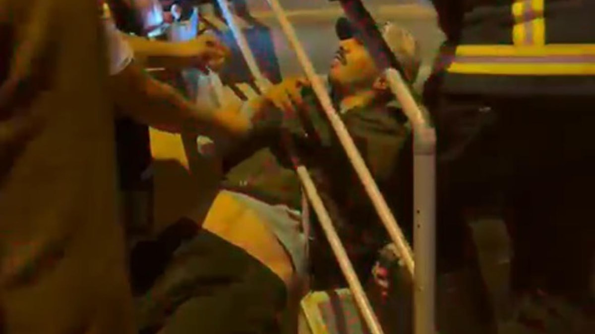 Iğdır'da merdiven korkuluklarına sıkışan engelliyi itfaiye kurtardı