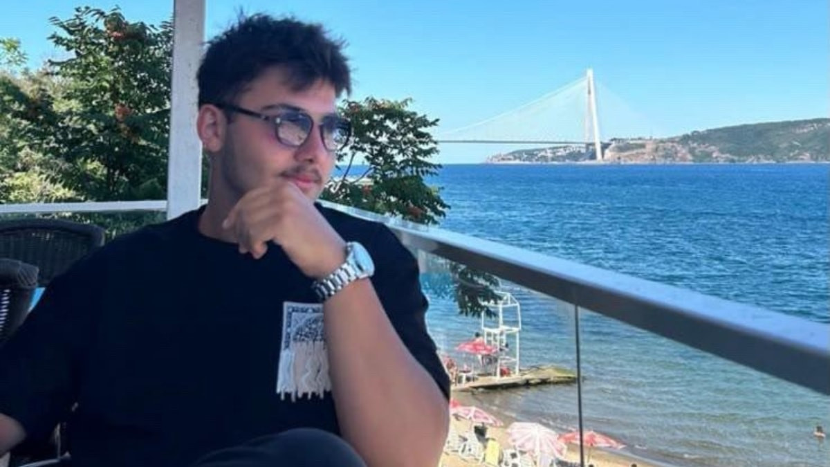 İstanbul'da otomobil ile çarpışan 19 yaşındaki motosikletli hayatını kaybetti