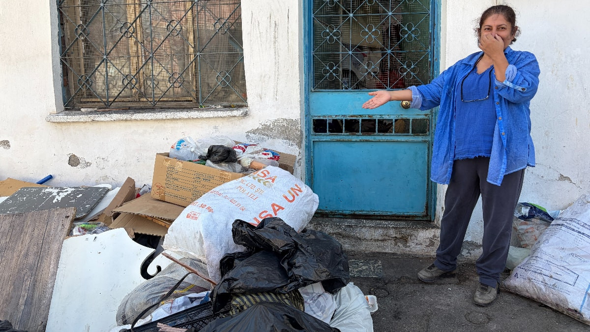 İzmir'de çöp ev mahallelinin kabusu oldu