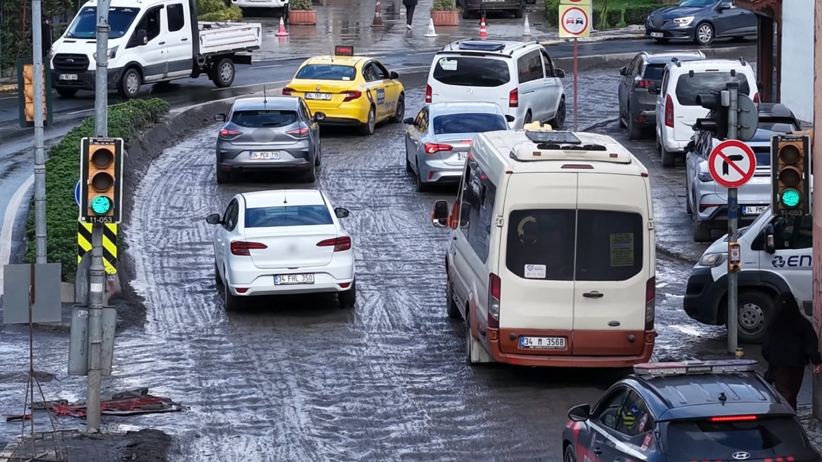 İstanbul'da bitmeyen yol çalışması vatandaşları isyan ettirdi