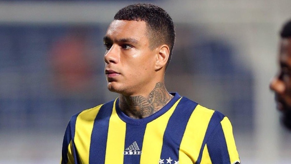 Eski Fenerbahçeli Van der Wiel: Türkiye'de 4.5 milyon dolar dolandırıldım