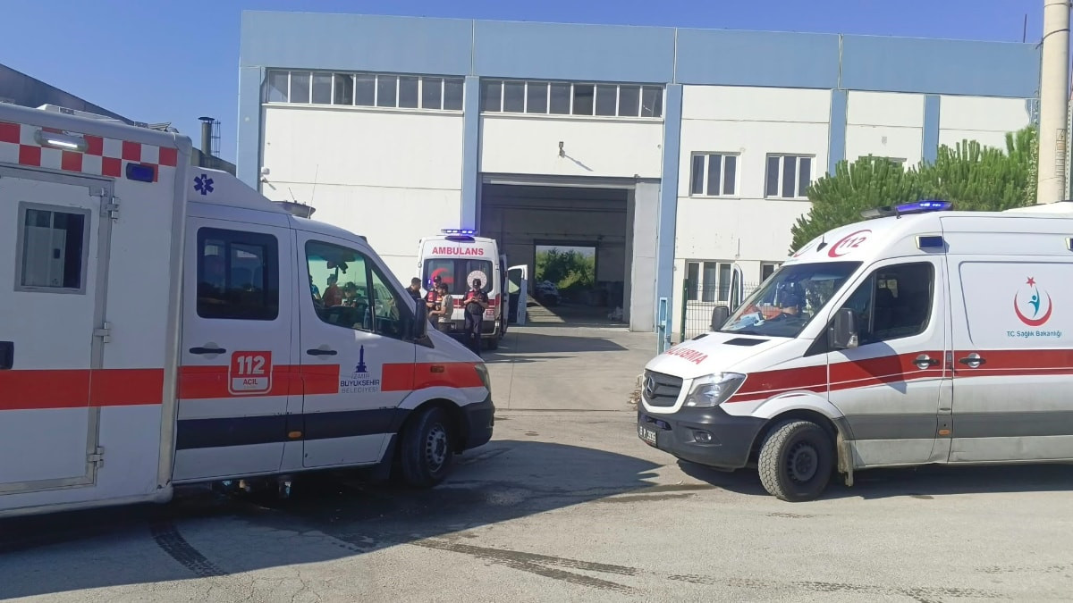 İzmir'de fabrikada patlama: 2'si ağır 3 işçi yaralandı