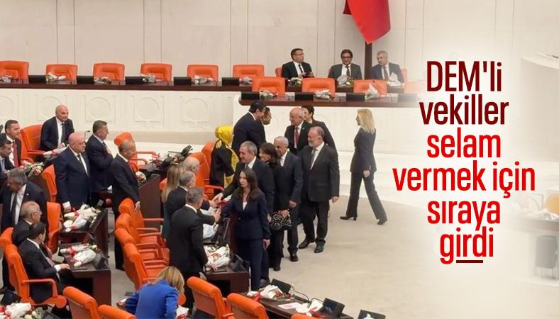 DEM Partili vekiller Devlet Bahçeli ile selamlaşmak için sıraya girdi