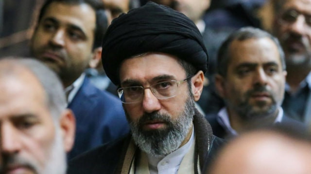 Mücteba Hamaney'in, babasının cenaze törenine katıldığı ortaya çıktı