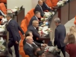 Özgür Özel'in salonu terk etmesi, akıllara İsrail heyetini getirdi