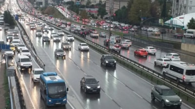 İstanbul'da trafik yoğunluğu akşam saatlerinde yüzde 89'a yükseldi