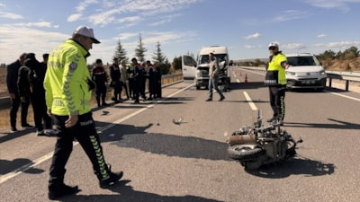 Kütahya'da minibüsle çarpışan motosikletin sürücüsü hayatını kaybetti