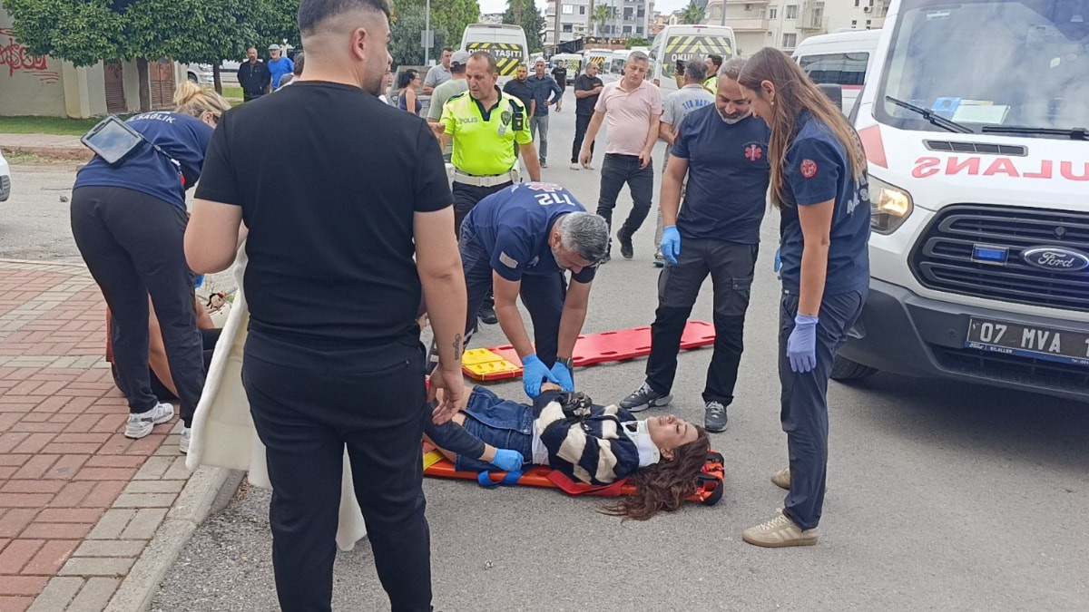 Antalya'da kaza yapan sürücü gözyaşlarına boğuldu