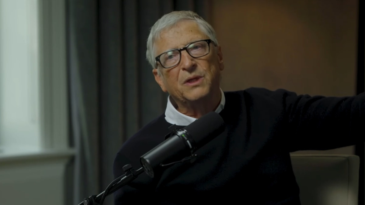 Bill Gates'ten yapay zeka uyarısı: Sektörün kendi kendini denetlemesine güvenemezsiniz