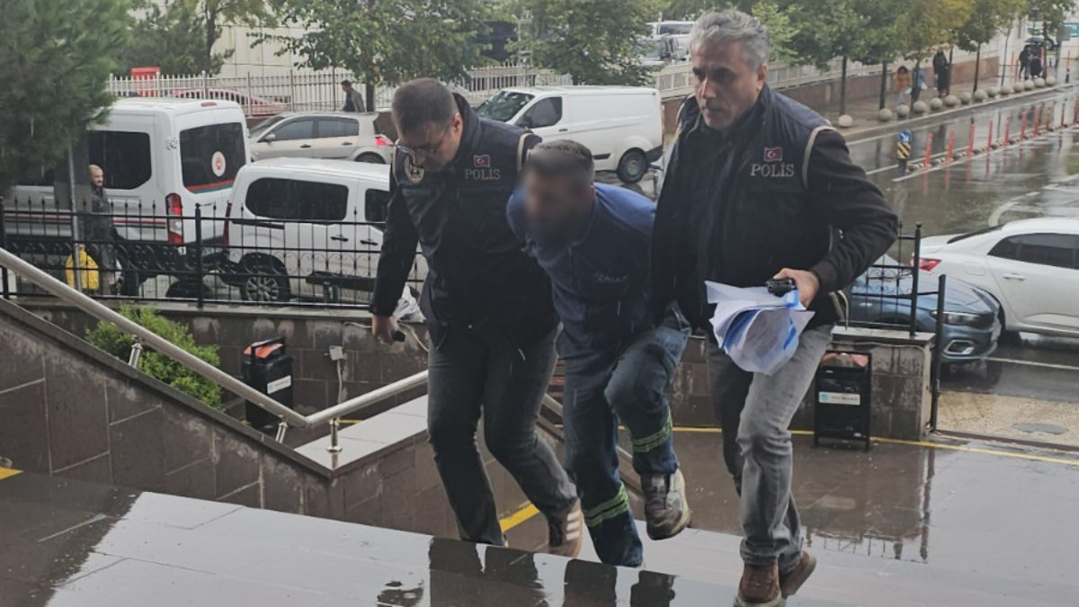 Tekirdağ'da Türk bayrağı üzerinde provokasyon içerikler üreten şahıs gözaltında