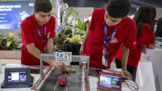 Arkadaşlarını trafik kazasında kaybeden ikizlerden kazaları önlemeye yönelik sistem