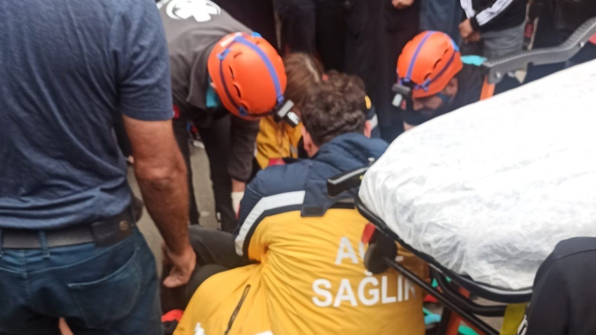 Bingöl'de ticari taksi bisiklete çarptı: 2 yaralı