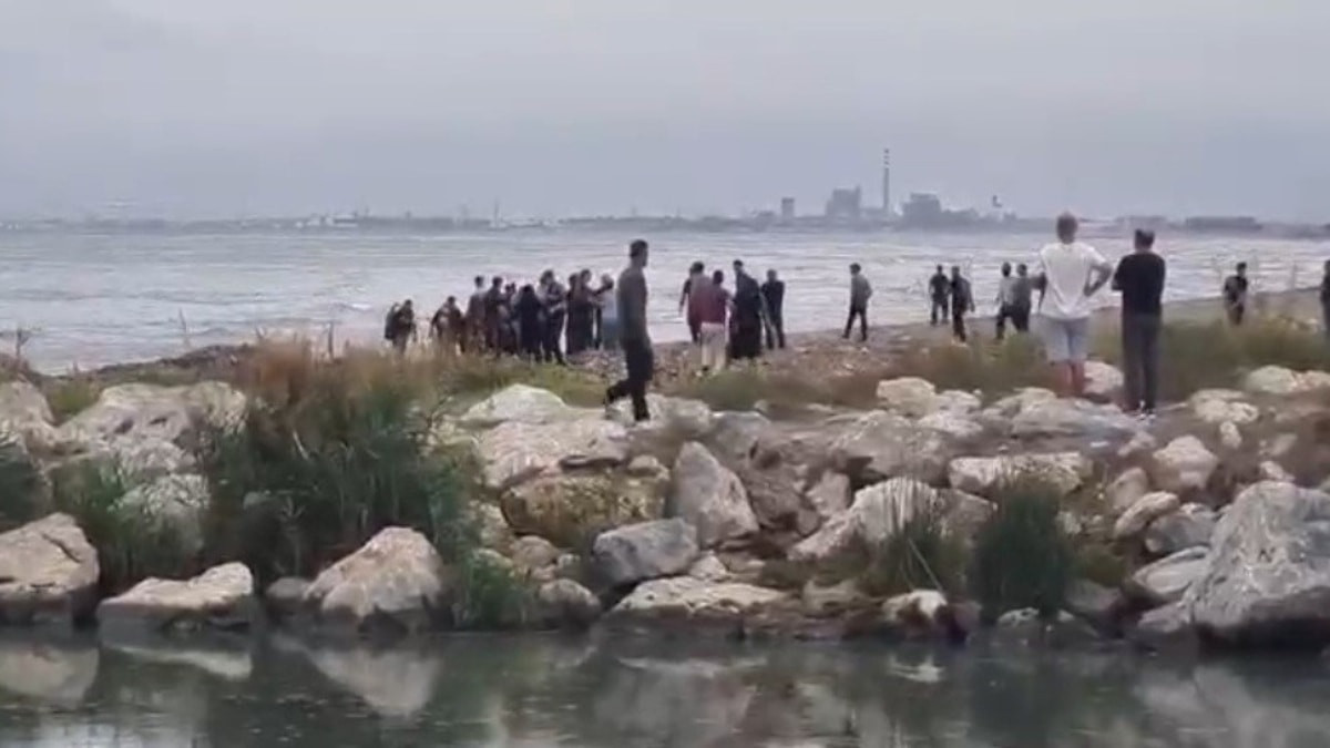 Mersin'de arkadaşlarıyla denize giren genç boğularak can verdi