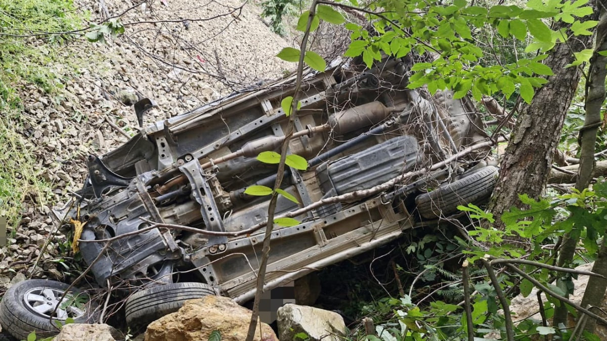 Artvin'de 400 metrelik uçuruma yuvarlanana aracın sürücüsü hayatını kaybetti