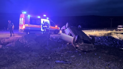 Ankara'da takla atan aracın sürücüsü kazayı burnu bile kanamadan atlattı
