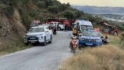 İzmir'de devrilen traktörün sürücüsü hayatını kaybetti