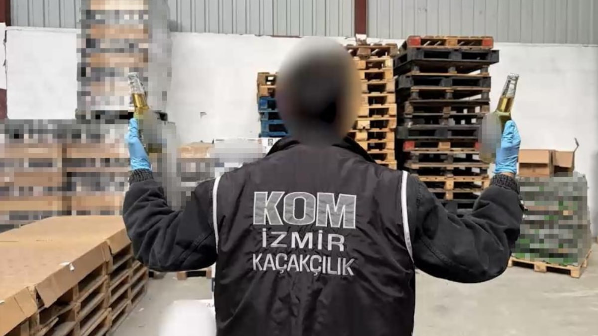 İzmir'de kaçak içki operasyonu: 23 bin 40 şişe ele geçirildi