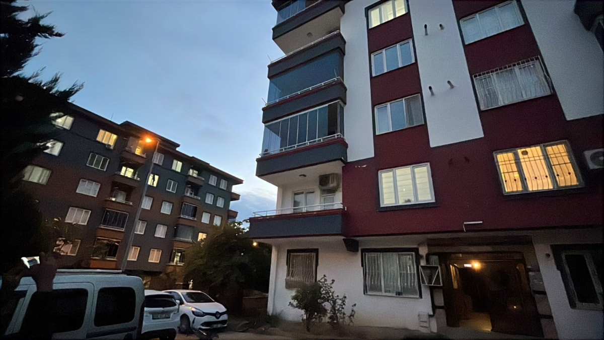 Gaziantep'te anne, baba ve oğulları pencereden düştü: 1 ölü 2 yaralı