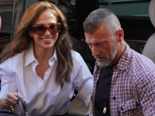 İtalya'da Jennifer Lopez rüzgarı: Yakışıklı korumasının elini bırakamadı