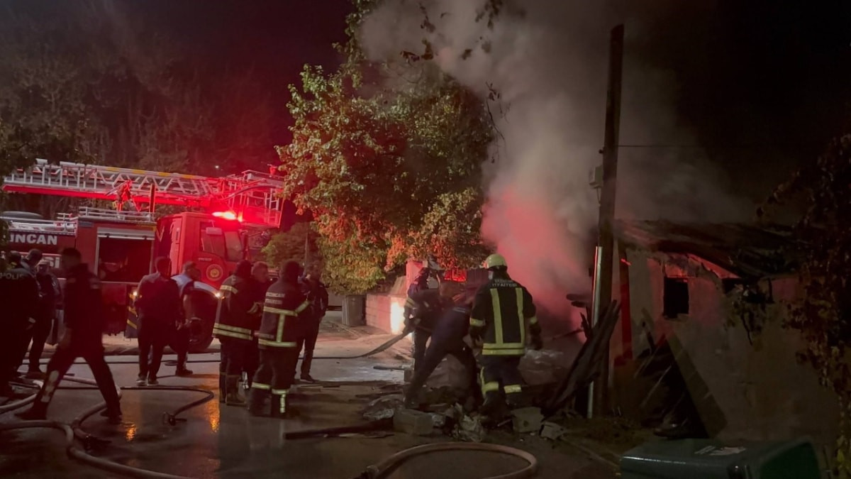 Erzincan’da müstakil evin odunluğunda yangın