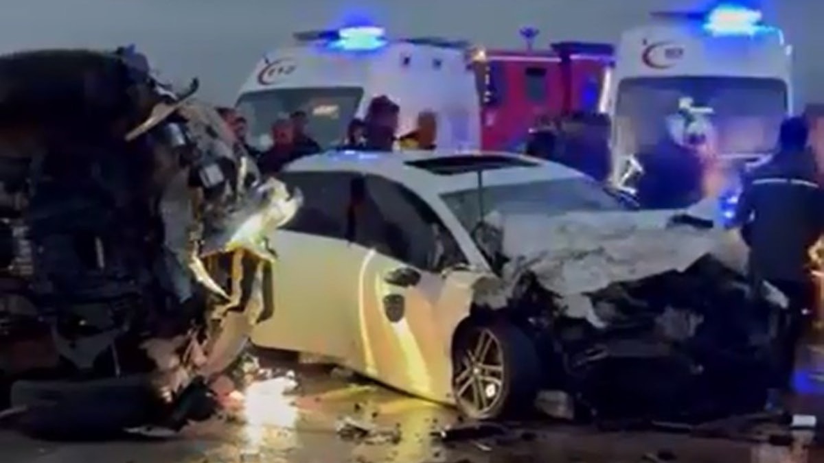 Aksaray'da iki otomobil çarpıştı: 2 ağır yaralı