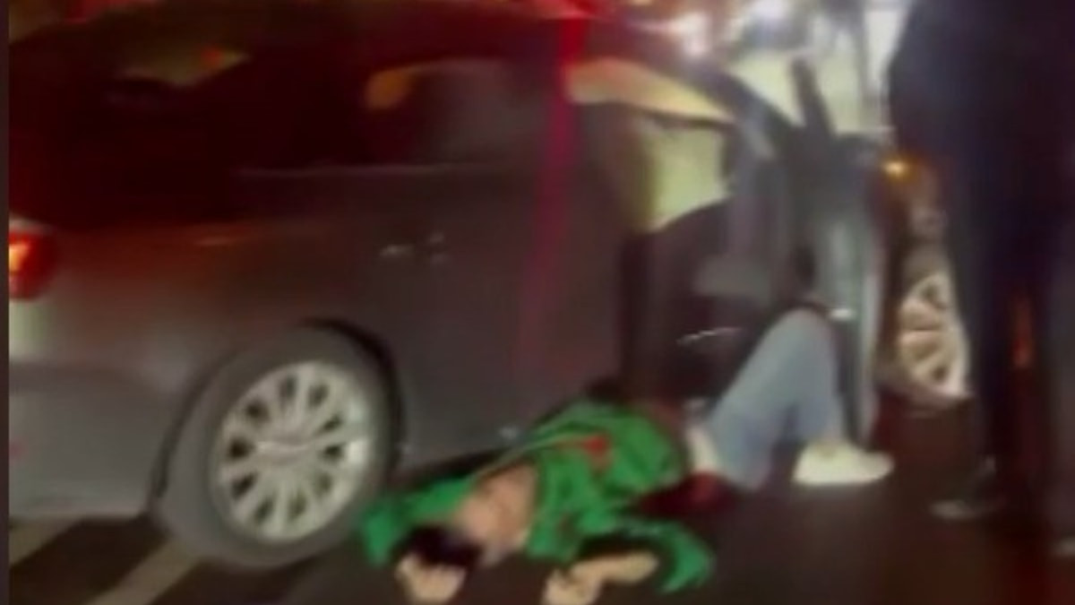 İstanbul'da karşı şeride geçen otomobil kazaya neden oldu: 2 yaralı