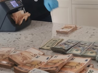 Mersin Büyükşehir Belediyesi soruşturmasında şüphelinin evinden servet çıktı