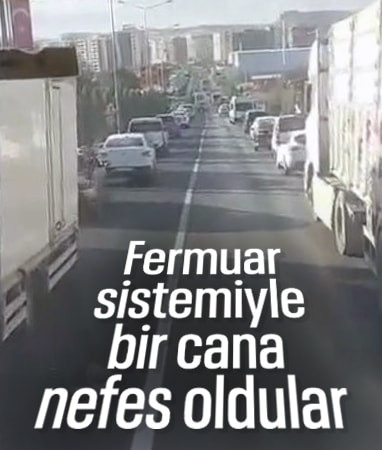Mardin'de sürücüler, itfaiye aracına ‘fermuar yöntemiyle' yol verdi