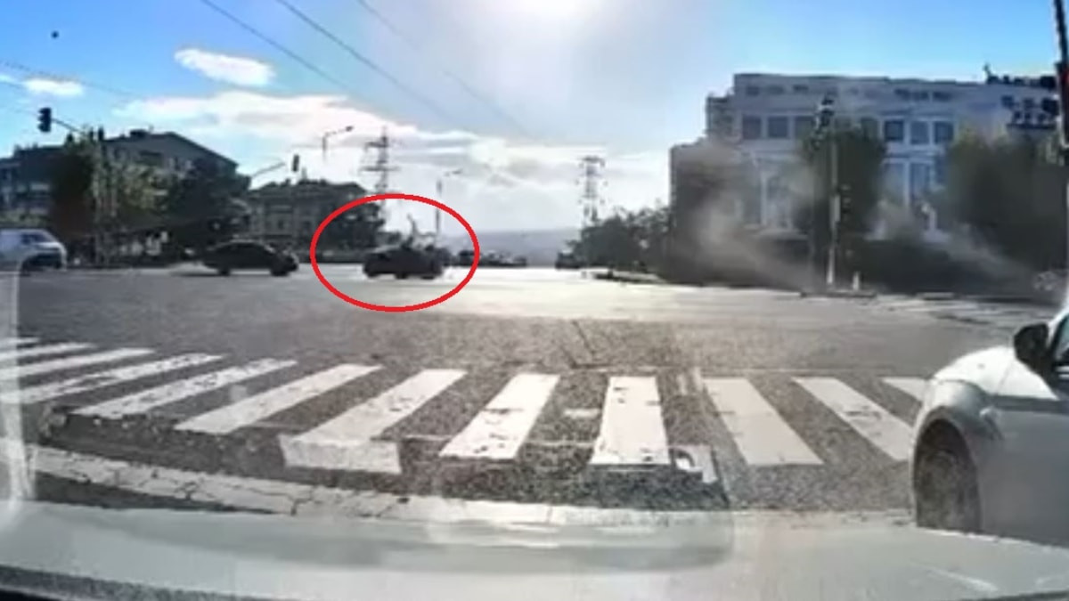 Ankara’da motosiklet sürücüsünün can verdiği feci kaza araç kamerasında