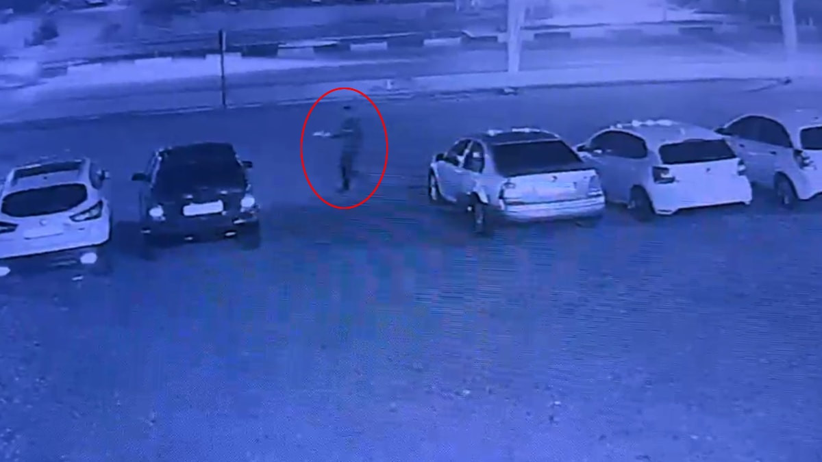 Antalya'da benzin dökerek 6 otomobili ateşe verdi