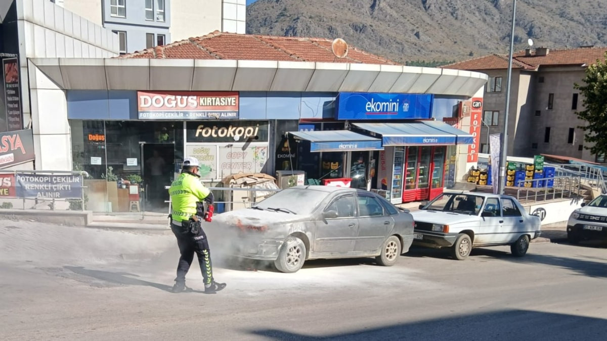 Amasya'da KPSS'ye girdi, aracı yandı