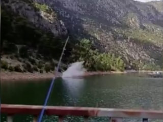 Peş peşe depremler sonrası Adana'da dağlardan kopan kaya kütlesi kamerada