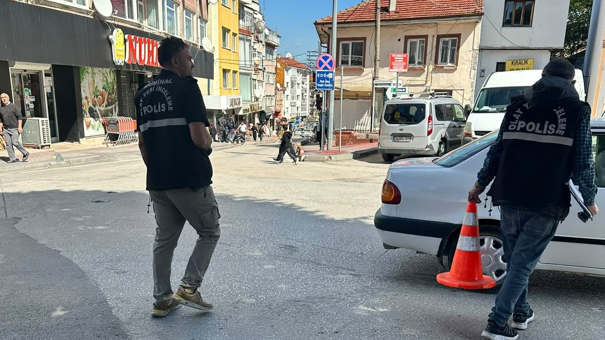 Bolu'da rögar kapaklarını kaldırıp yer altına inerek 1 milyon lira değerindeki telefon kablolarını çaldılar