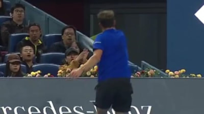Tribüne gönderdiği top seyirciye çarptı! Daniil Medvedev, diskalifiye edildi