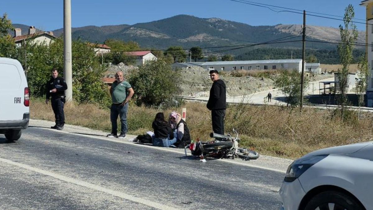 Kütahya'da otomobil ile motosiklet çarpıştı: 1 ölü 2 yaralı