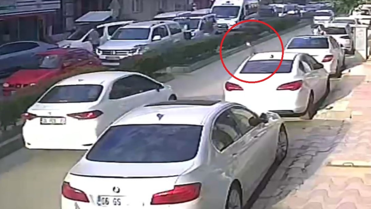 Ankara'da yola çıkan çocuk, kazaya neden oldu