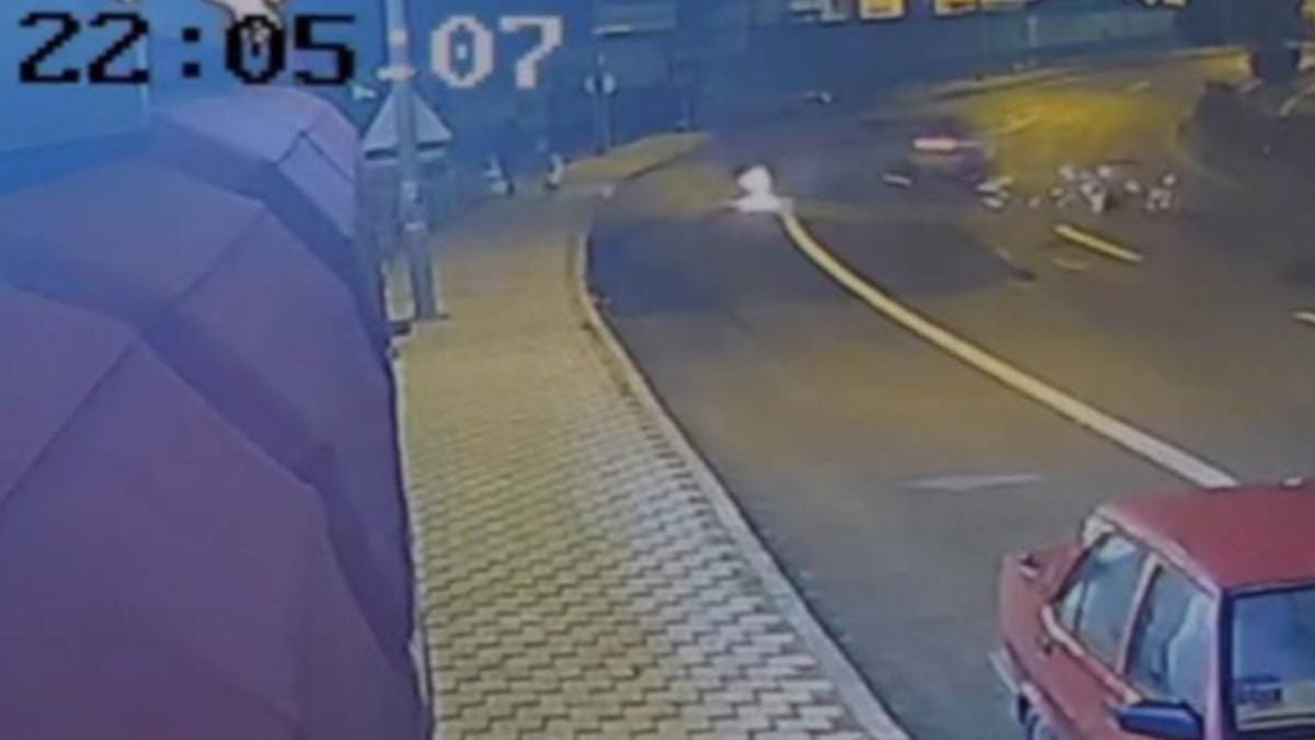 Gümüşhane'de yayaya çarpan otomobil devrildi: 4 yaralı